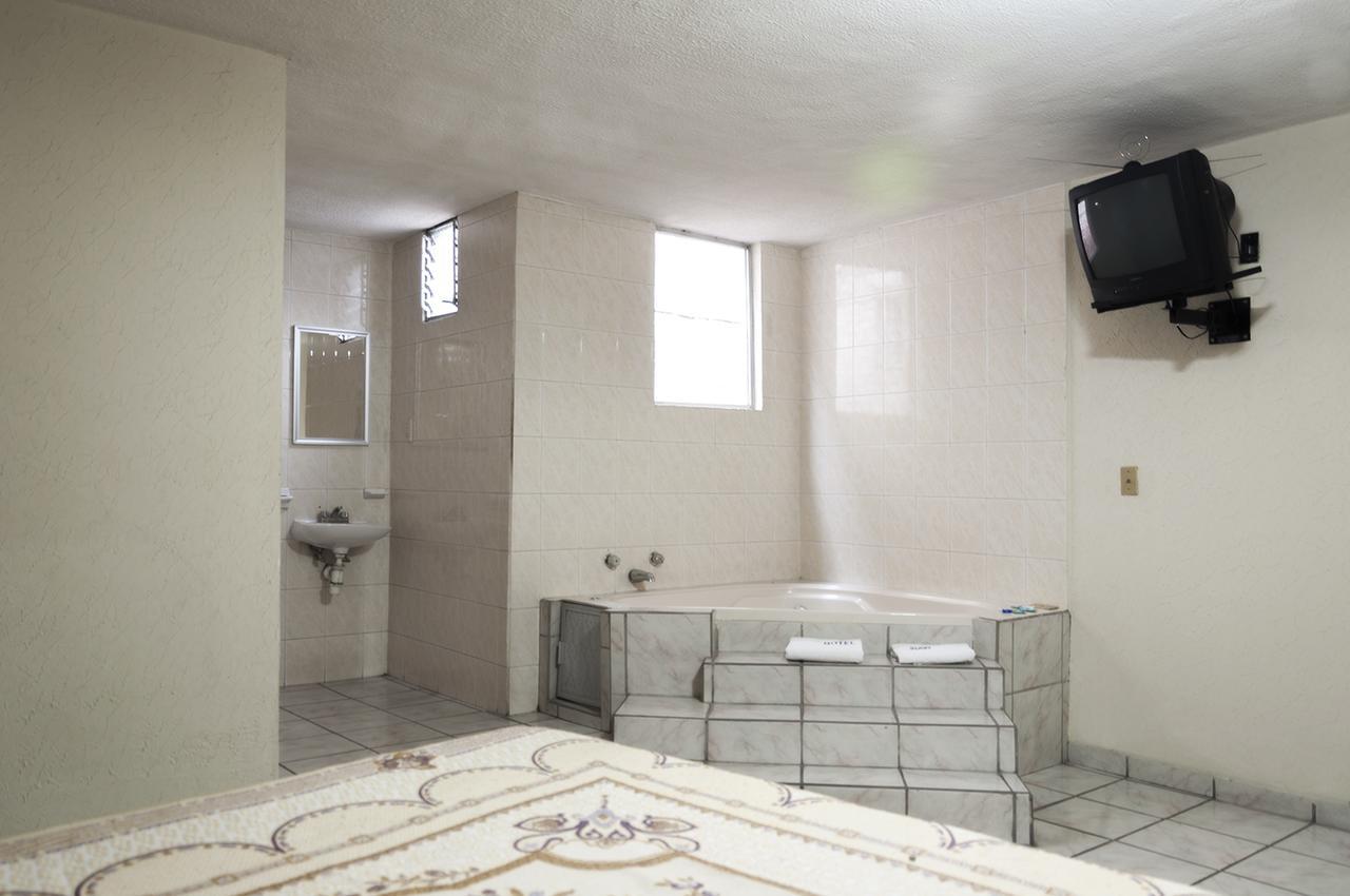 Hotel 2000 Μορέλια Εξωτερικό φωτογραφία